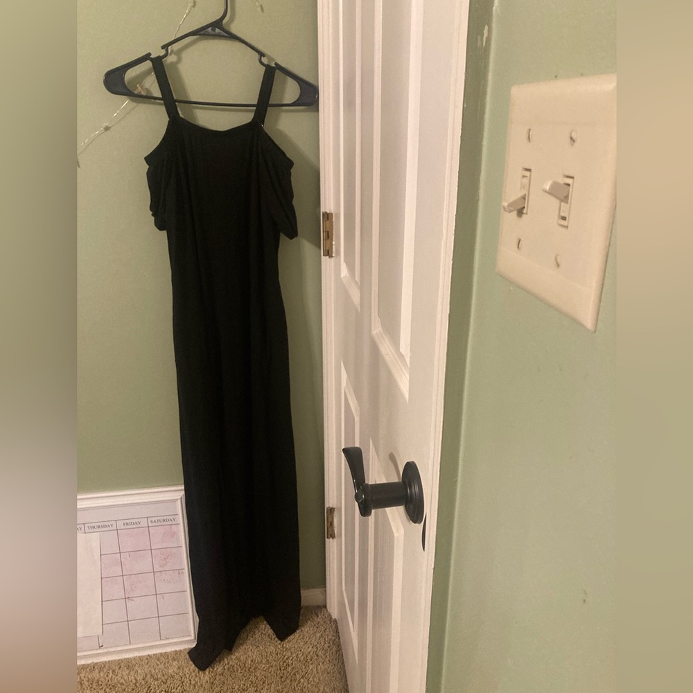 Cold shoulder dress **HAS POCKETS**